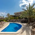 Golf Villa *
